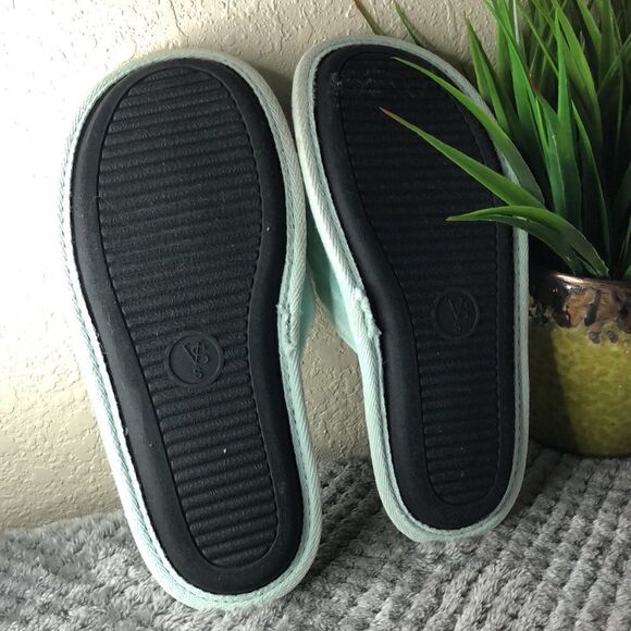 Victoria’s Secret grey pom pom Slippers  light  green fuzzy house shoes - Picture 6 of 6